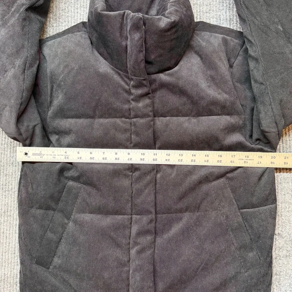 Levi's Black Corduroy Puffer Jacket Mens Small Gorpcore Casual Chic Utility Coat